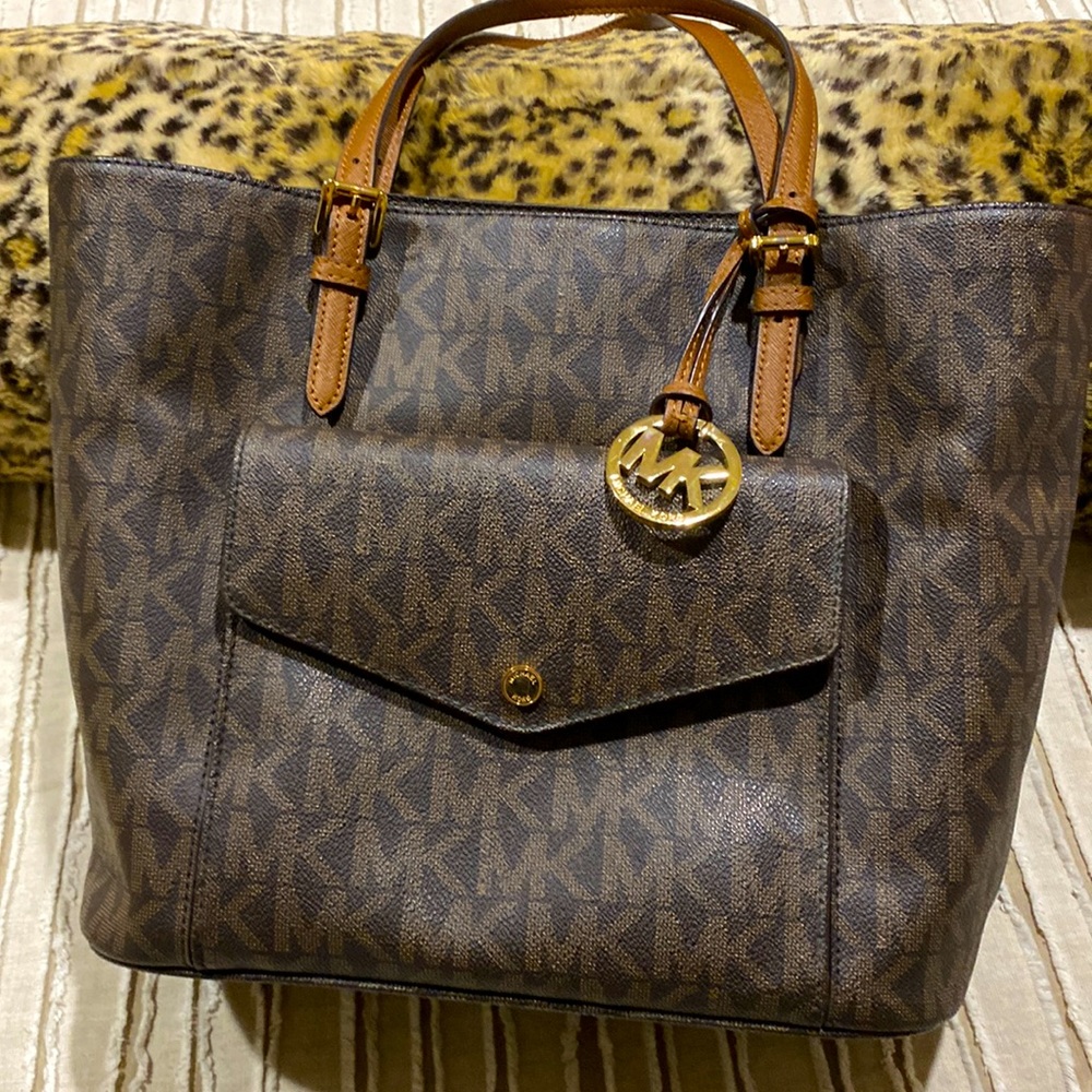 Michael Kors bag!!! Great condition.